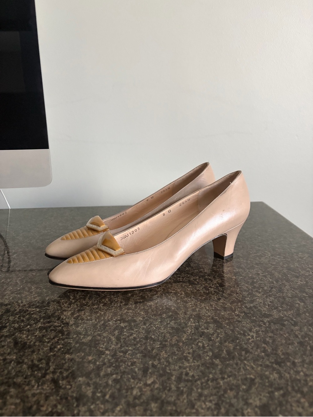 Vintage Salvatore Ferragamo Nude Leather Pointed Toe Kitten Heels - Picture 2 of 4